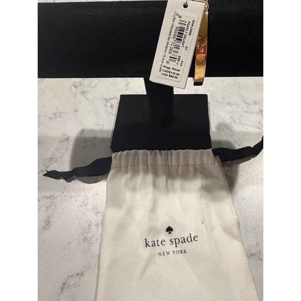 Kate Spade New York Pearly Delight Gold Tone Faux Pearl Hing Bangle Bracelet NWT - Picture 3 of 4